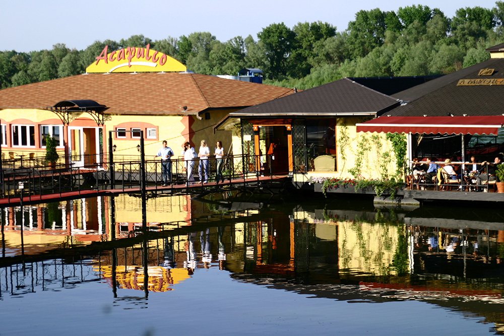 cafes-and-restaurants-on-river1